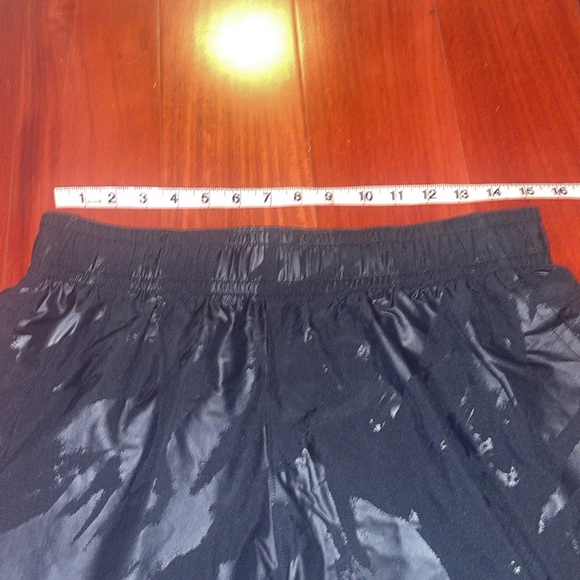 New Under Armour Black Woven Emboss Shorts Men’s Size L - Picture 10 of 16